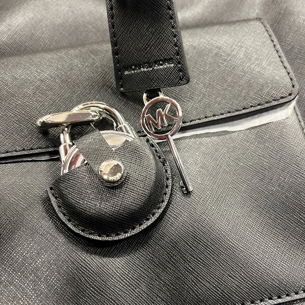 *NWT* Michael Kors Black Leather Emma Bag - Picture 4 of 16